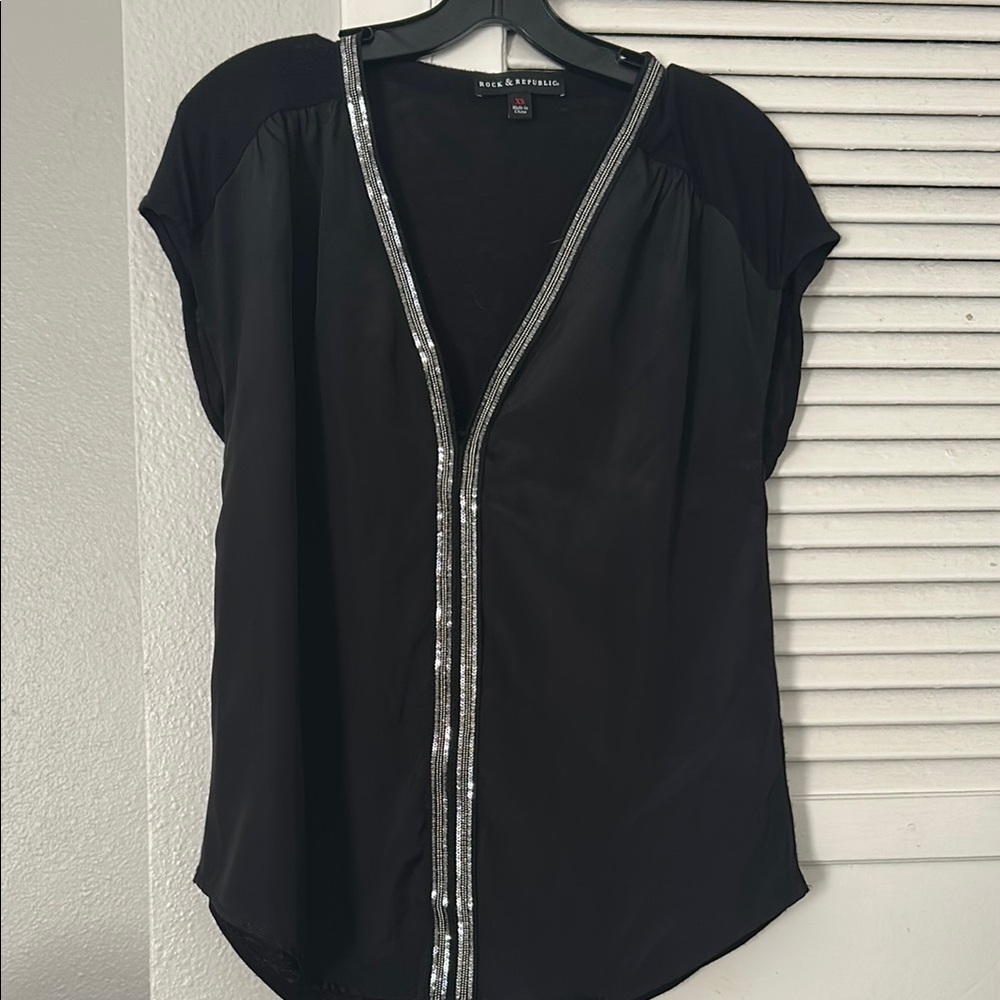 Rock & Republic Black Cap Sleeve Buttoned Blouse